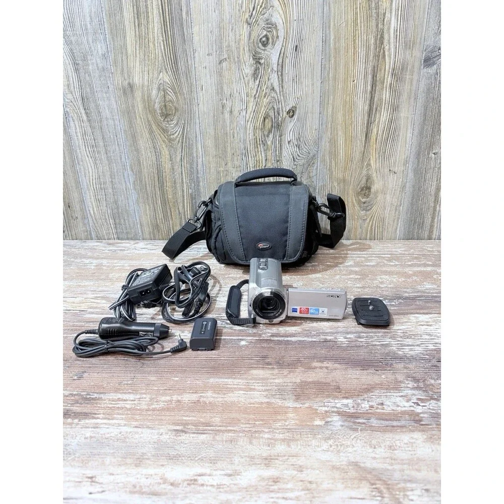 Sony Handycam DCR-SR68 Silver Video Digital Camcorder 60x Zoom 2 Battery Tested